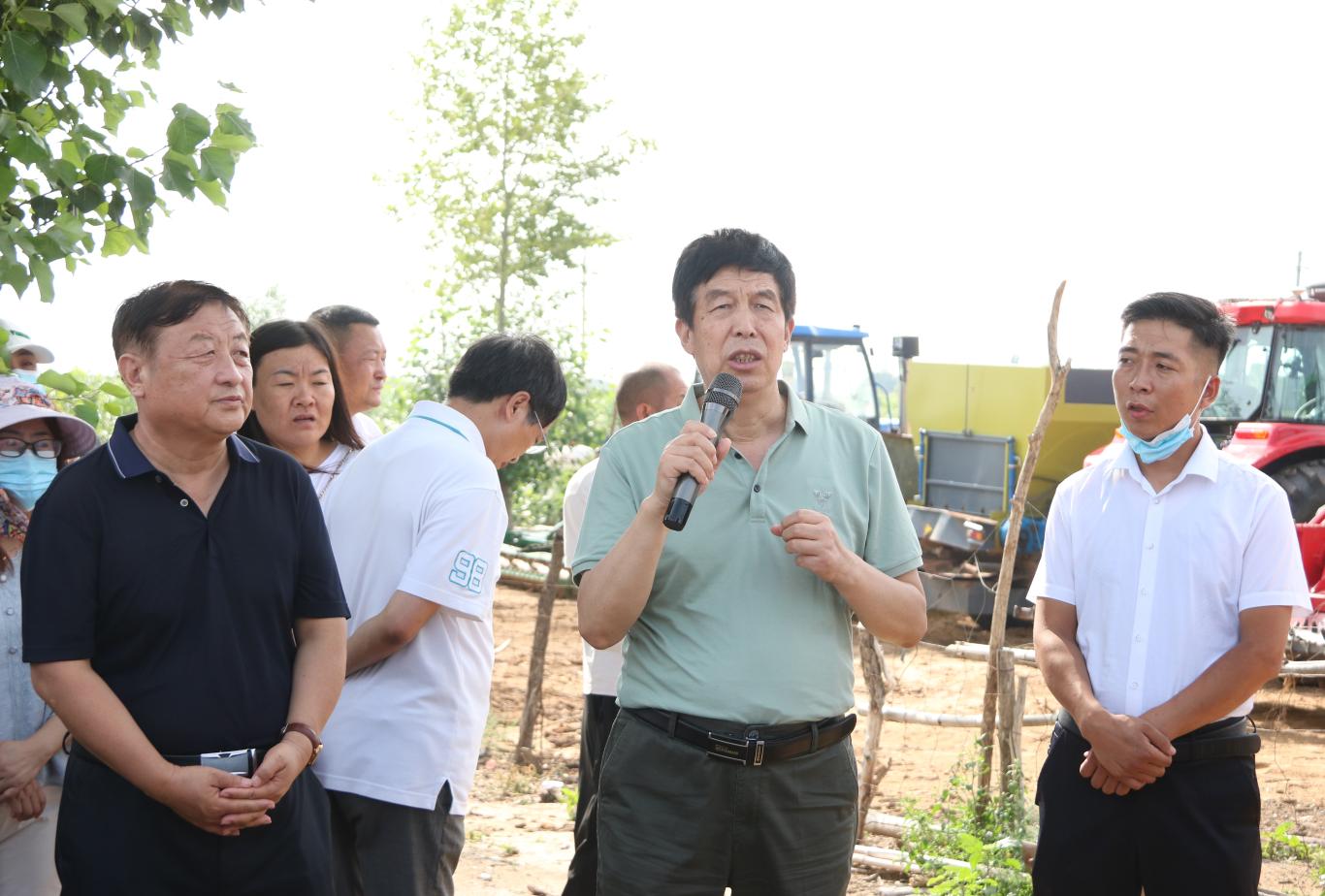 媒体我院|中国农科新闻网|偏远小农场来了八位大专家 ​ ——榆阳”头雁”班开展专家现场指导及学员互访教学侧记